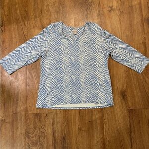 Chico’s Size 2 Women’s Large L Blue and White Chevron V-Neck Top Shirt Blouse